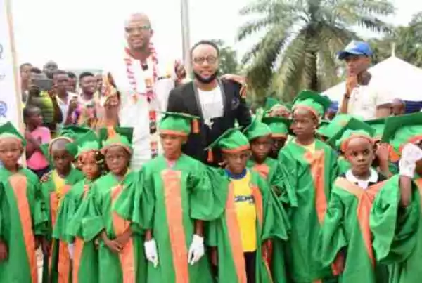 Kcee Gives Out Scholarships To Graduating Students In Abia State (Photos)